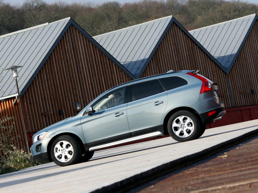  Volvo XC60 2.4D 2008 года  (фото 2 из 15)